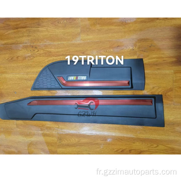 Triton 2019+ La bande de moulage de porte Triton Garnish